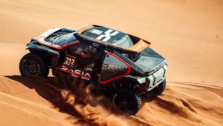 Dacia rămâne cu două echipaje în Raliul Dakar. Sebastien Loeb a abandonat din cauza avariilor suferite de mașină