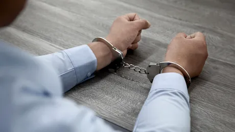 A dat un cal pe o mașină, iar acum merge la închisoare: pedeapsă cu executare pentru un bărbat din Iași prins băut și fără permis la volan