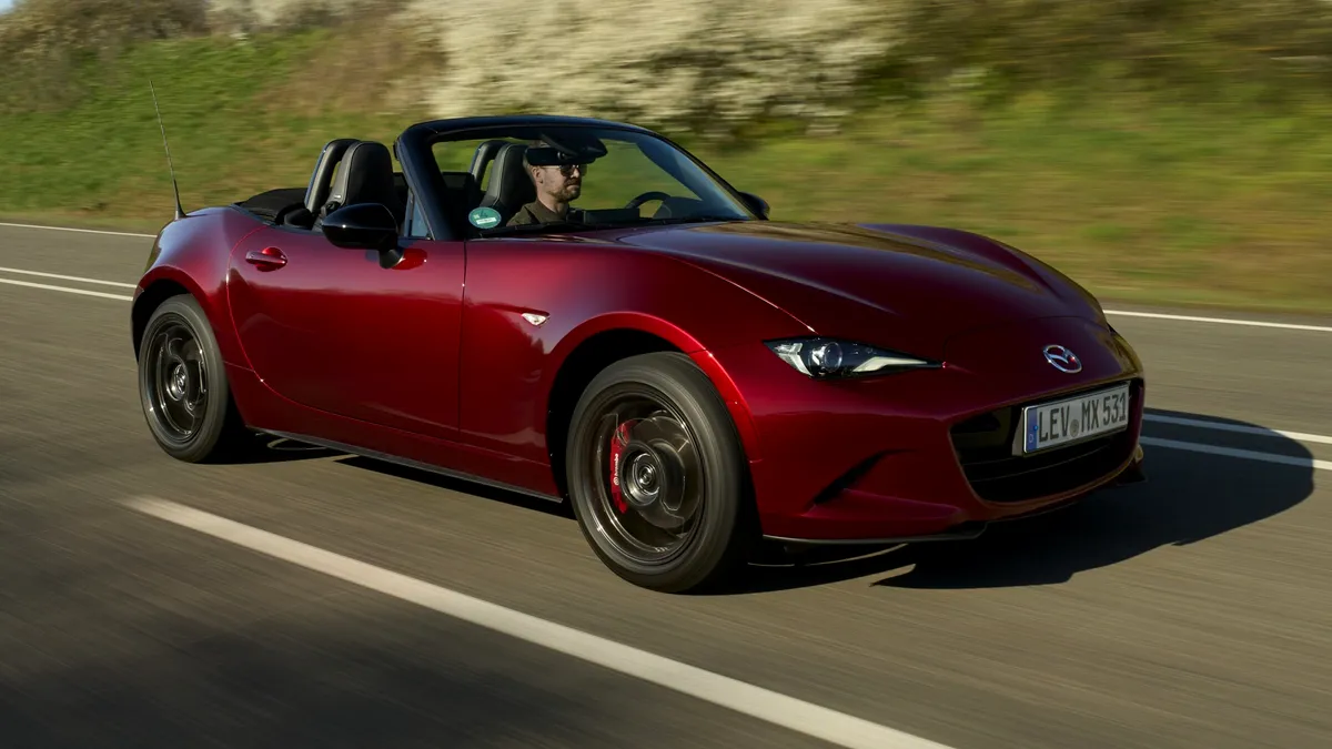 Mazda MX-5 primește o actualizare minoră. Puterea crește cu doar trei cai putere, la 136 CP 
