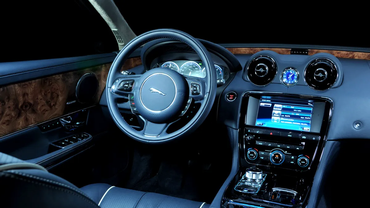 Jaguar lucrează la geamurile electrice cu comenzi integrate în sticlă