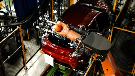 Fabricile auto din România, în genunchi din cauza lipsei de componente electronice