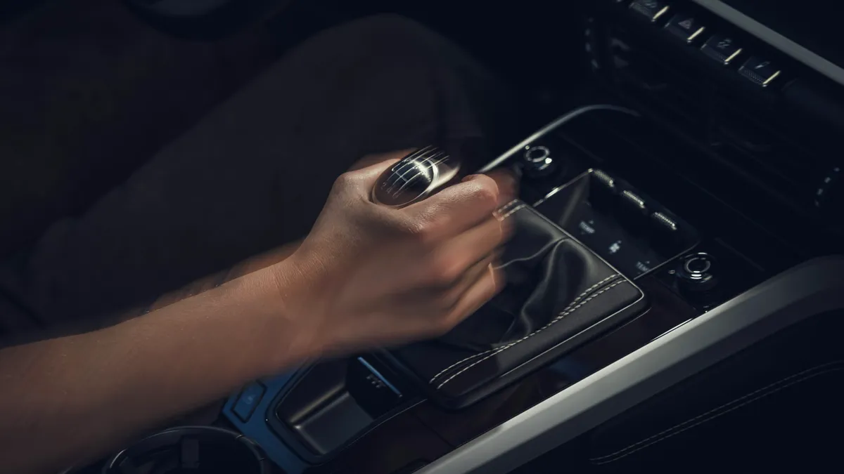 Porsche afirmă că un 911 hibrid cu transmisie manuală nu este posibil... momentan. Germanii nu renunță însă la idee