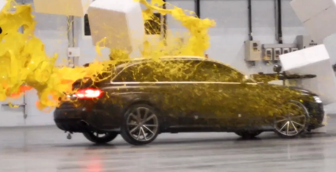 VIDEO: Paintball cu Audi RS4 Avant