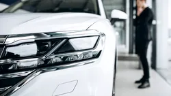 De ce domină mașinile albe șoselele: motivele economice, practice și psihologice din spatele celei mai populare culori auto