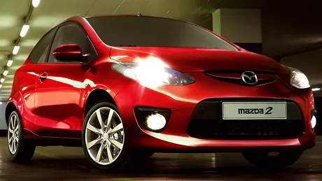 Mazda2 cu trei uşi