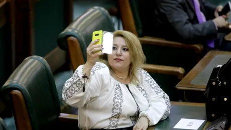 Ce mașină deține senatoarea Diana Şoşoacă