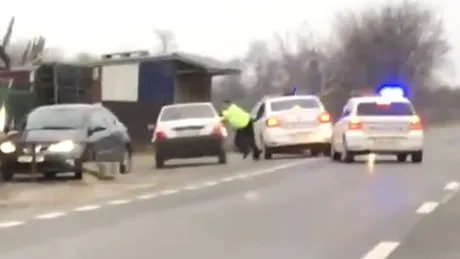 Două mașini de poliție s-au chinuit jumătate de oră să prindă o Dacia Solenza furată de un bărbat fără permis