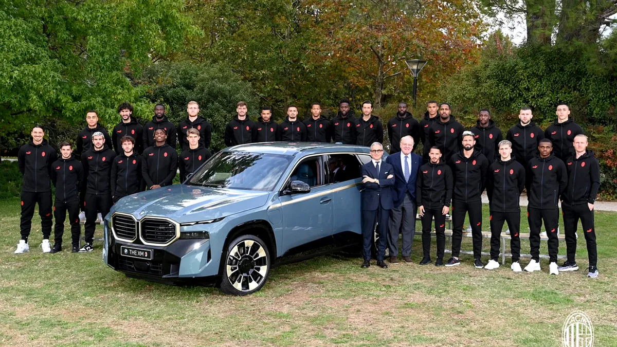 Jucătorii echipei AC Milan au primit mașini de la BMW