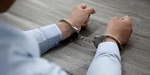 A dat un cal pe o mașină, iar acum merge la închisoare: pedeapsă cu executare pentru un bărbat din Iași prins băut și fără permis la volan