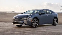 Toyota spune că 9 milioane de mașini electrice sunt la fel de poluante ca 27 de milioane de hibride