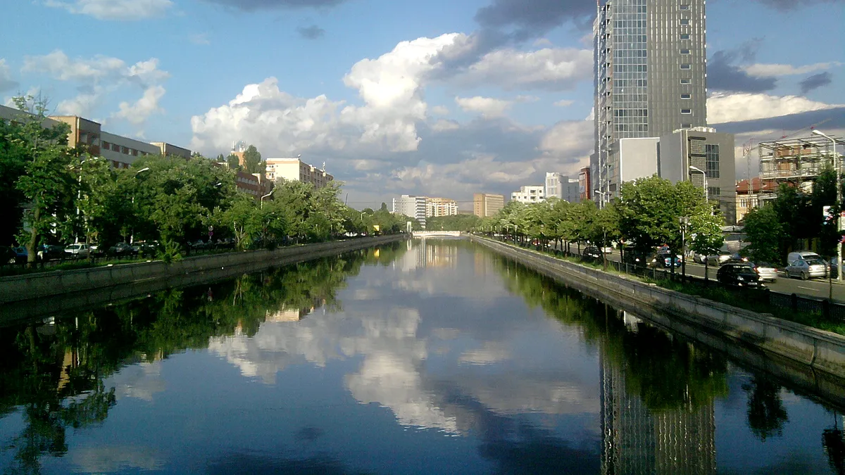 Se discută construirea unui nou pasaj pietonal suprateran în Bucureşti. Ce zone va lega acesta