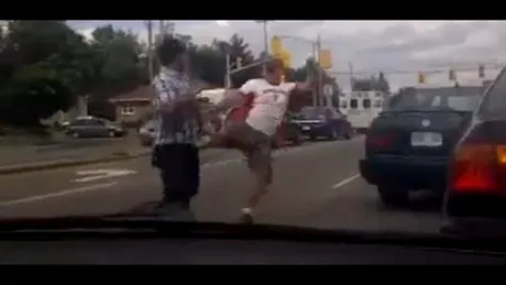 VIDEO: O bătaie în trafic cu final surprinzător!