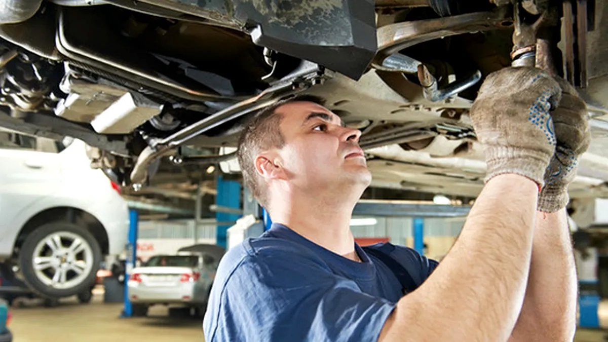 Ce maşini au verificat românii în 2017, din punct de vedere al istoricului de daune şi kilometri 