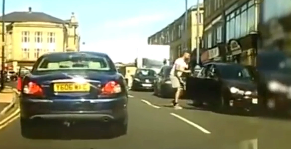 Road rage: O şoferiţă pune mâna pe bâtă şi sare în apărarea soţului – VIDEO
