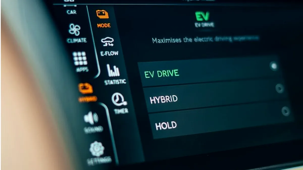 Bentley a anunțat lansarea noului Flying Spur Hybrid - VIDEO