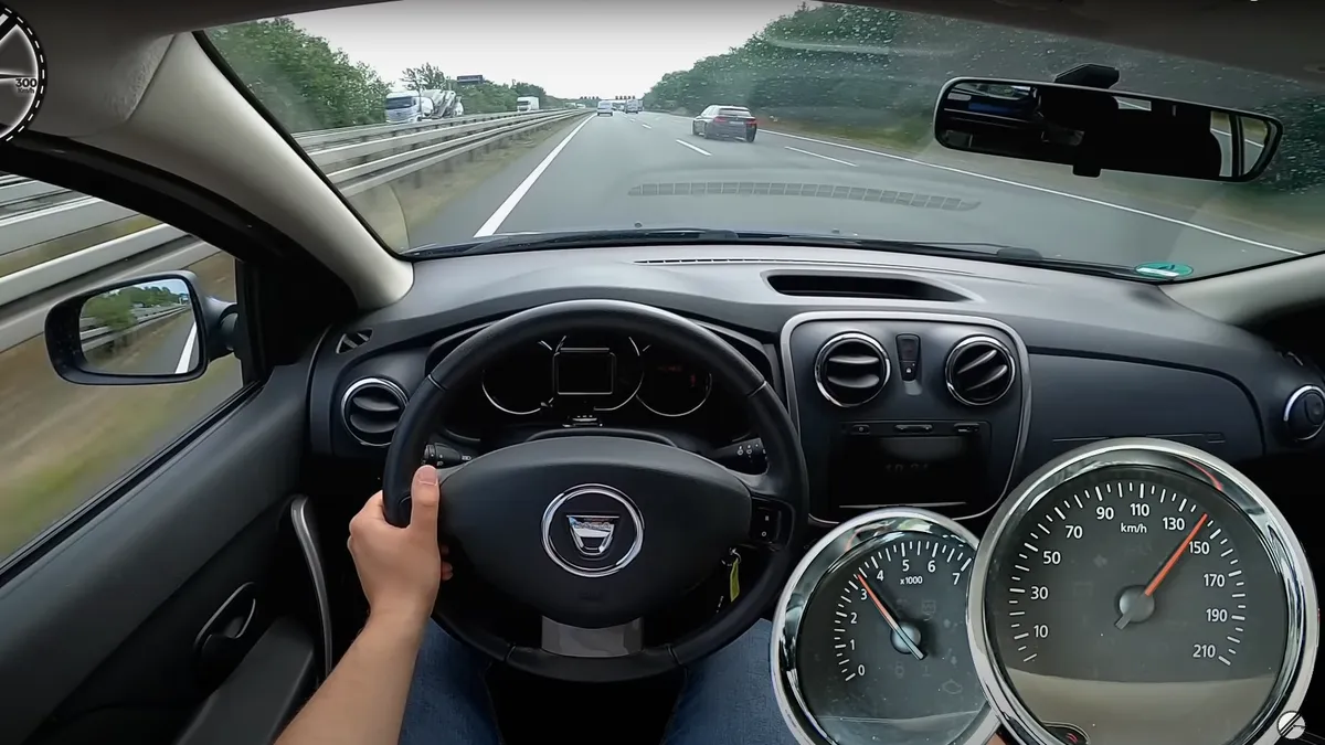 Dacia Logan, dusă la viteză maximă pe Autobahn în Germania - VIDEO