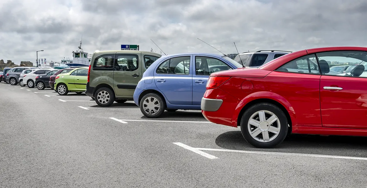 Canada va interzice vânzarea de mașini noi cu motoare termice