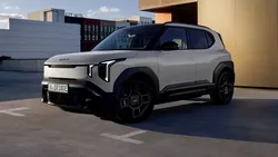 <span class='prepend'>Foto |</span> Kia lansează EV2 Black-Line. Rivalul pentru Renault 4 electric vine cu elemente de design negre și o autonomie sporită