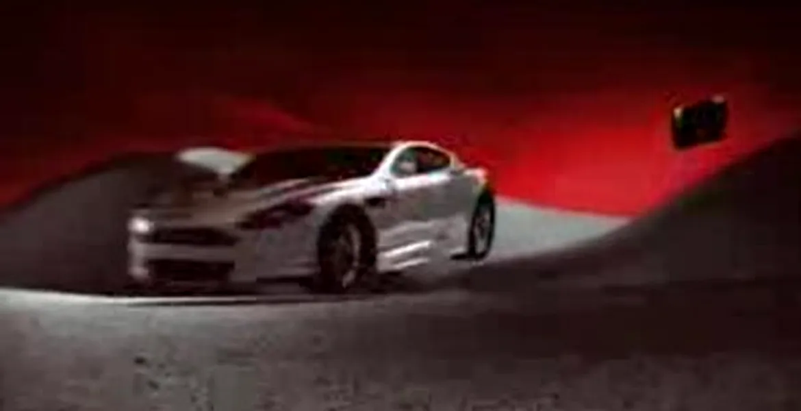 Reclamă cu Aston Martin şi James Bond