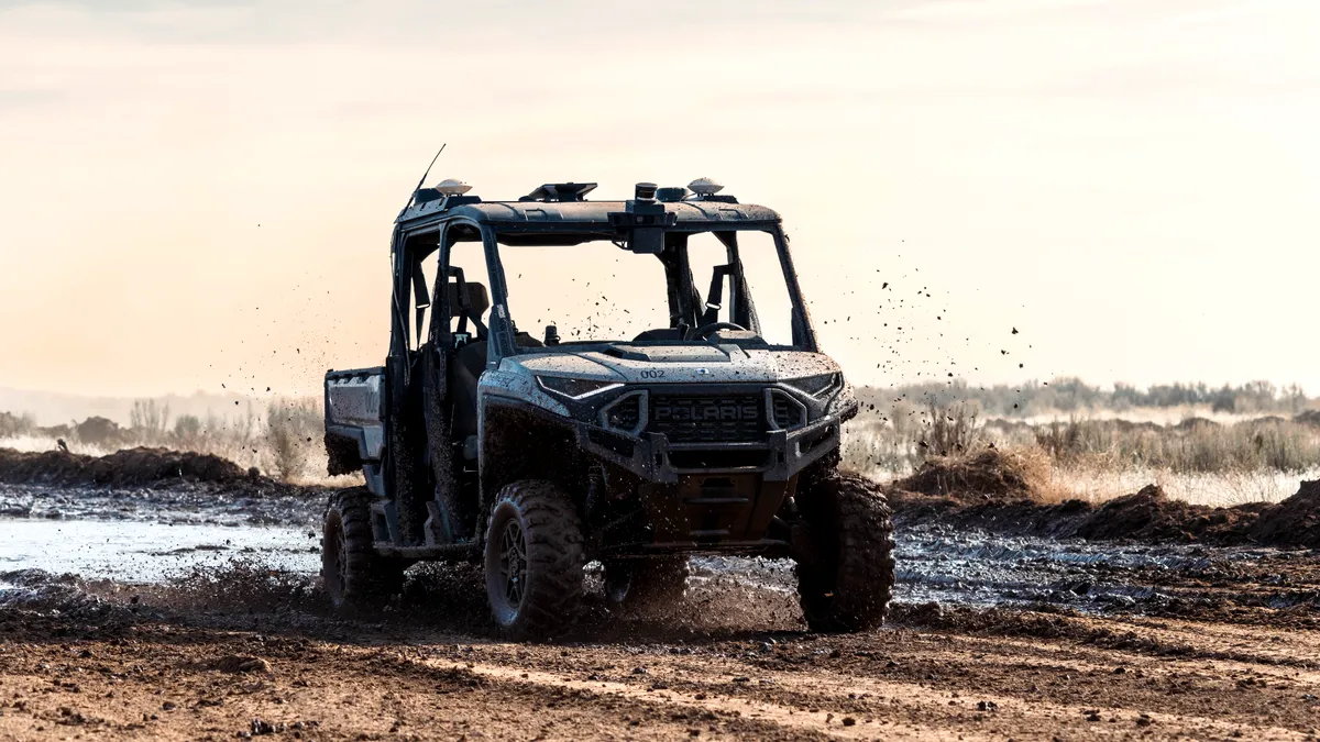 Primele vehicule terestre autonome americane luptă în Ucraina. La ce este folosit modelul Forterra Lancer?