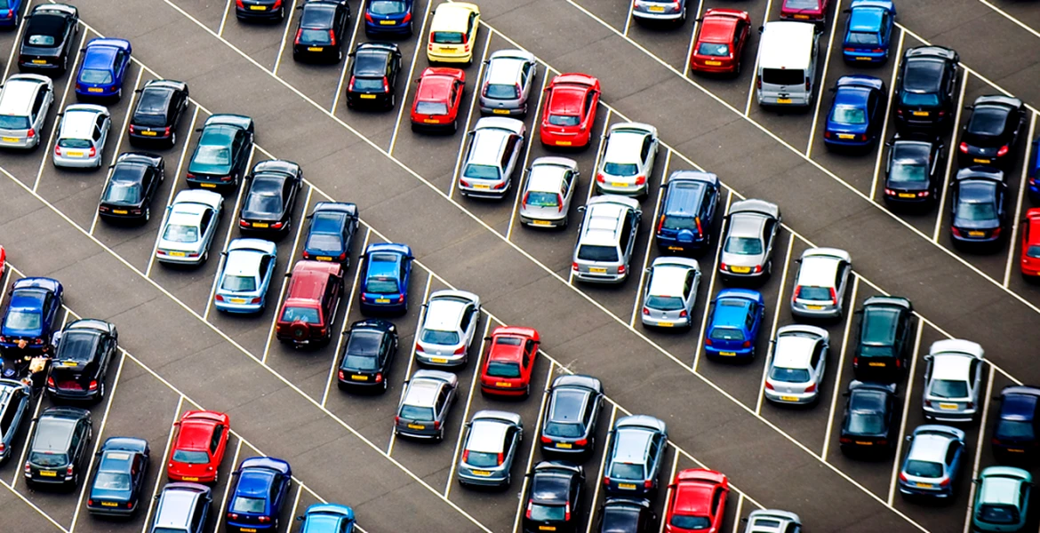 Consiliul Concurenţei investighează modul de acordare al contractelor pentru spaţii de parcare