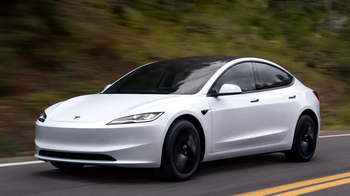 Mânerele retractabile stil Tesla, interzise pe cea mai mare piață auto din lume