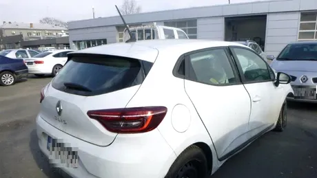 BCR vinde un Renault Clio 2021 recuperat de la client. Preț de chilipir... dar are o mare problemă