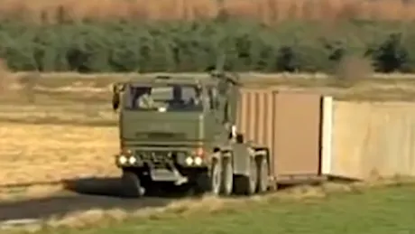 VIDEO - Gardul de 400 de metri care poate fi lansat dintr-un camion în 60 de secunde
