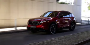 Noua Mazda CX-5 a fost lansată oficial. Cea de-a treia generație atacă Hyundai Tucson și Honda CR-V