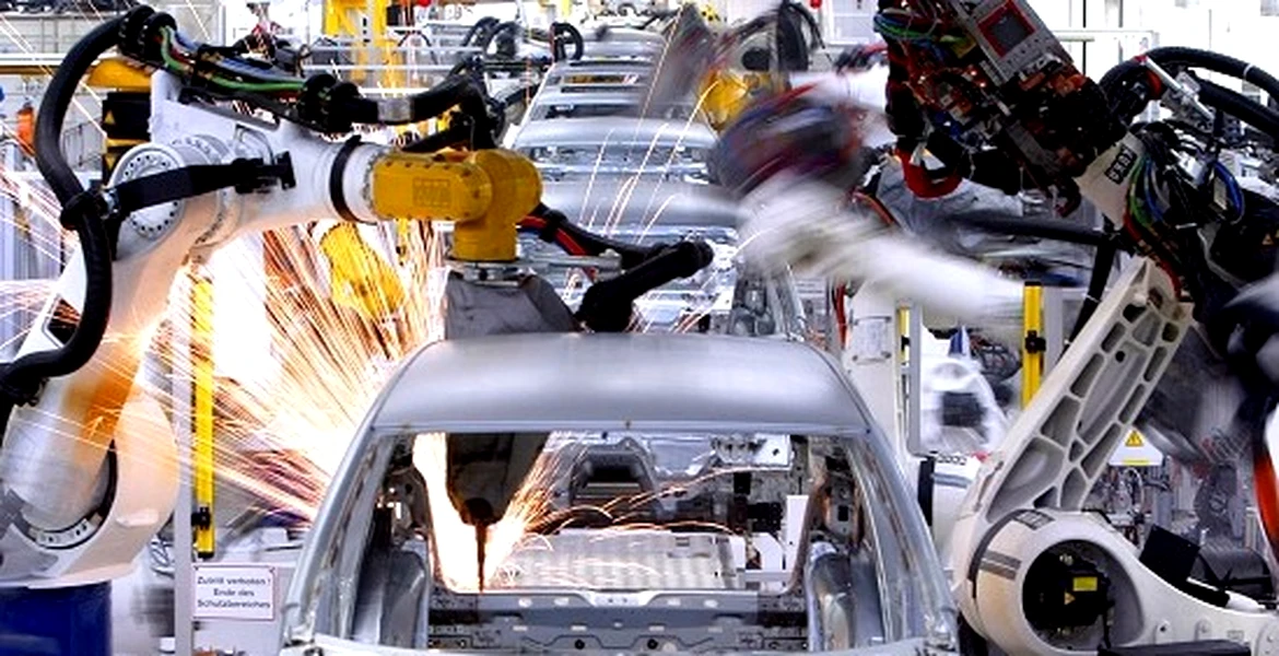 În noua fabrică Volkswagen, maşinile ies la foc automat.