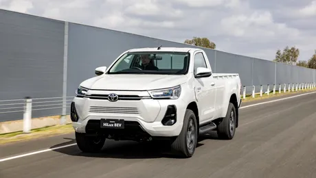 Toyota confirmă că o versiune electrică a camionetei Hilux va intra în producție în 2025