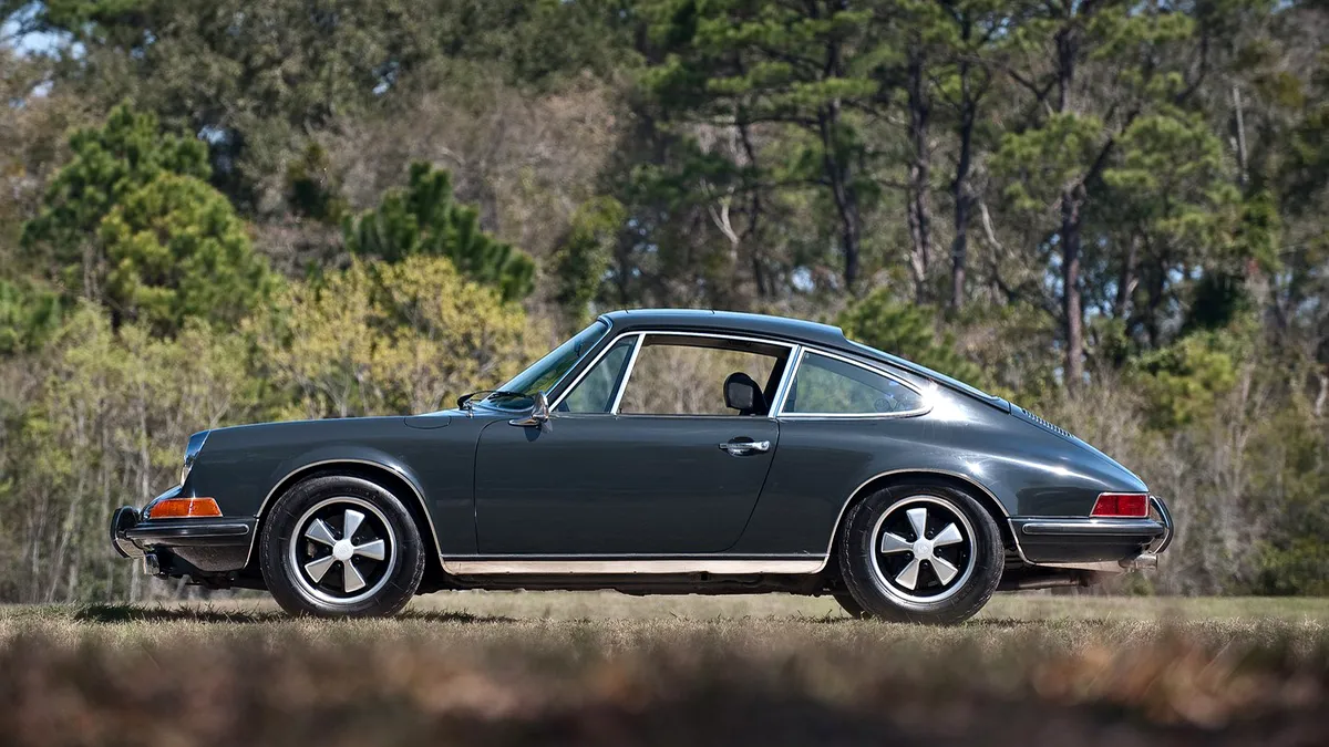 David Beckham şi-a făcut cadou un Porsche 911