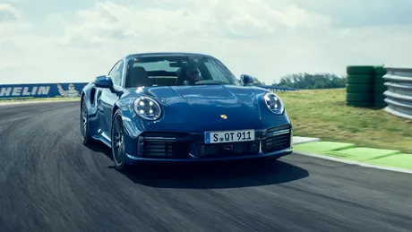 Porsche 911 va primi un propulsor hibrid în 2025. Germanii spun că „nu ar trebui să devină prea grea”