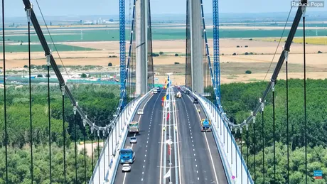 Podul de la Brăila, tranzitat în primele zile de la inaugurare de aproape 50.000 de mașini