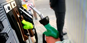 Prețul motorinei este la un ban distanță de pragul psihologic de 10 lei/litru. Cum sunt prețurile în alte țări