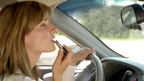 STUDIU: Neatenţia la volan nu este cauzată doar de folosirea telefonului