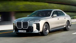 Noul BMW Seria 7 ajunge în România. Rivalul lui Mercedes-Benz Clasa S are o autonomie de până la 725 KM și prețuri de la aproape 114.000 de euro