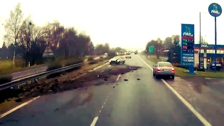 Atenţie la polei! Accident în lanţ în Cehia, din cauza gheţii de pe carosabil. VIDEO