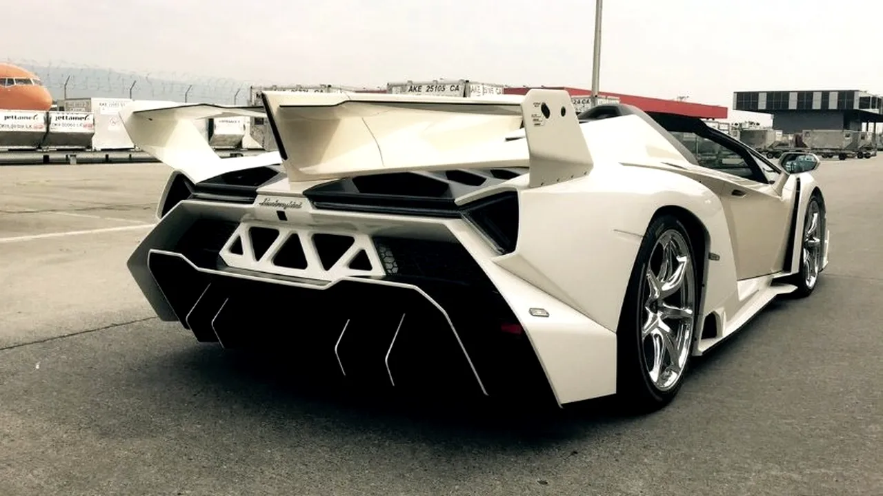 1-crop-lamborghini-veneno-roadster-white3 