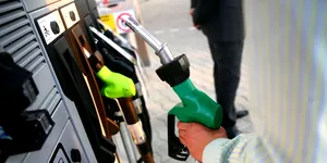 Primăria Sector 4 va da 600 de lei pentru carburant sau reducere la transportul public. Cine poate beneficia de acești bani