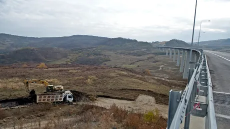 Autostrada Sibiu-Orăştie, „în faţa unui risc iminent” de prăbuşire