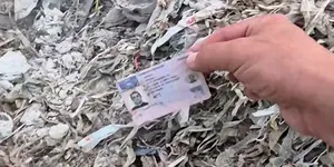 <span class='prepend'>Video |</span> Mii de permise de conducere românești au fost aruncate la gunoi în Republica Moldova. Documentele, aruncate printre deșeuri medicale și tuburi de perfuzii
