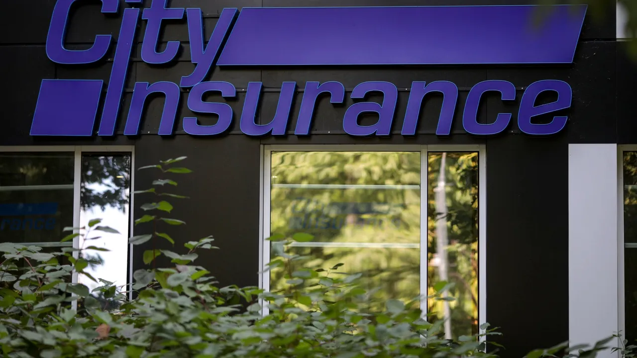 Inquam Photos _ Octav Ganea-city-insurance-004 