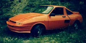 Mașini abandonate care valorează o avere, găsite prin curți, parcări sau garaje din România. Care e cel mai rar model
