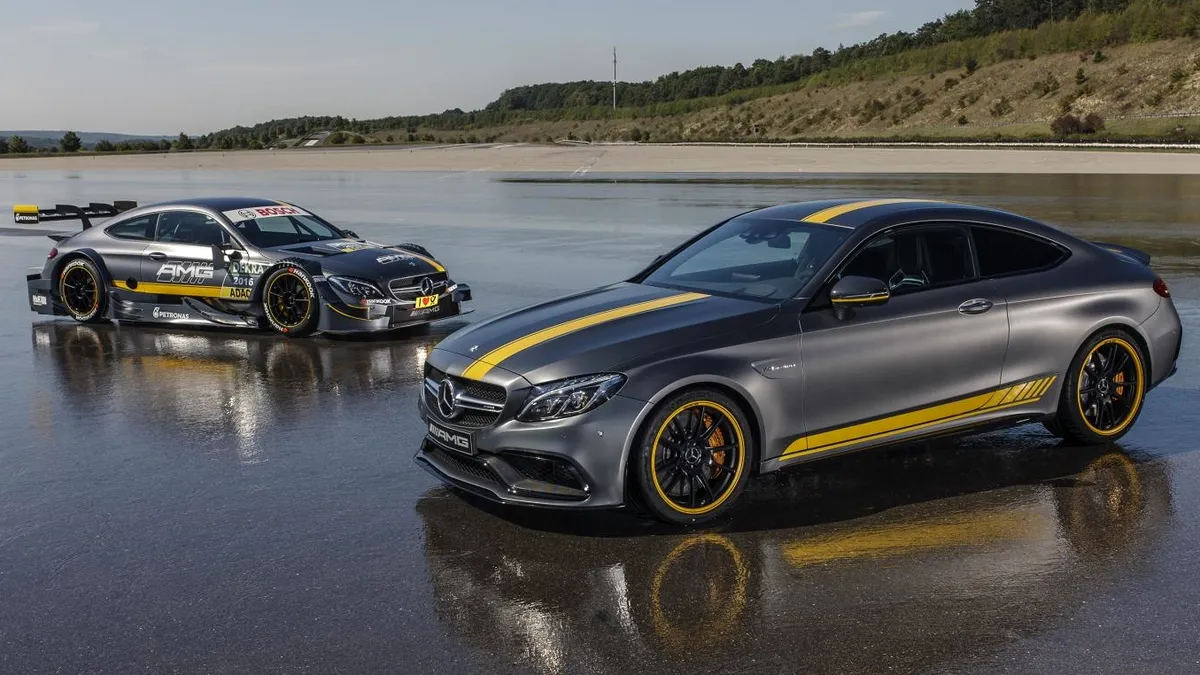 Acesta este Mercedes-AMG C63 Coupé Edition 1 (şi cel de lângă, C63 Coupé DTM)