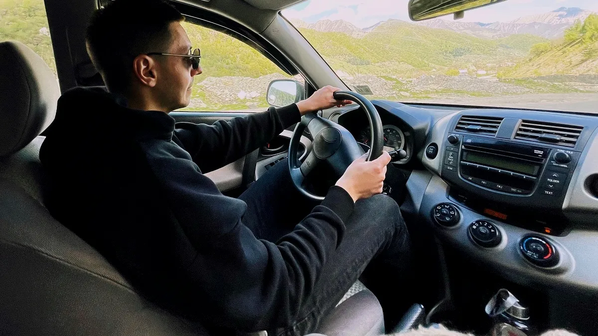 2024: Ai voie să conduci în afara țării dacă ești șofer începător? Ce prevede legislația europeană