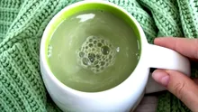 Matcha versus Cafea: Care aduce mai multe beneficii pentru sănătate?