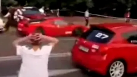 VIDEO: Momentul în care un Ferrari face accident în Ploiești