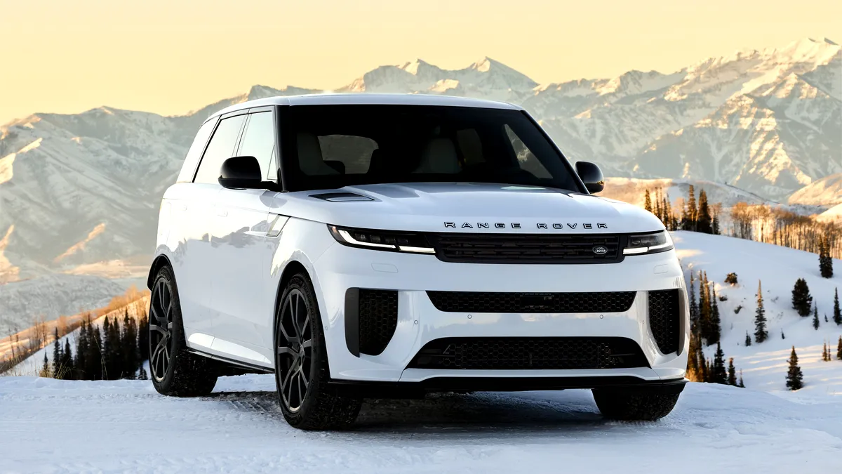 Limitat la doar 3 unități, Range Rover Sport SV Park City Edition este un model exclusivist, creat pentru pasionații sporturilor de iarnă