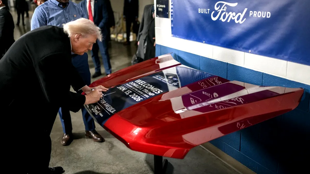 Ce s-a întâmplat cu muncitorul Ford care l-a numit pe Trump „apărător al pedofililor”: TJ Sabula nu mai este suspendat